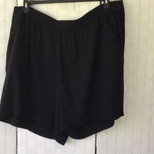 Woman’s Lane Bryant Shorts size 26/28 color black has pockets washable New #500